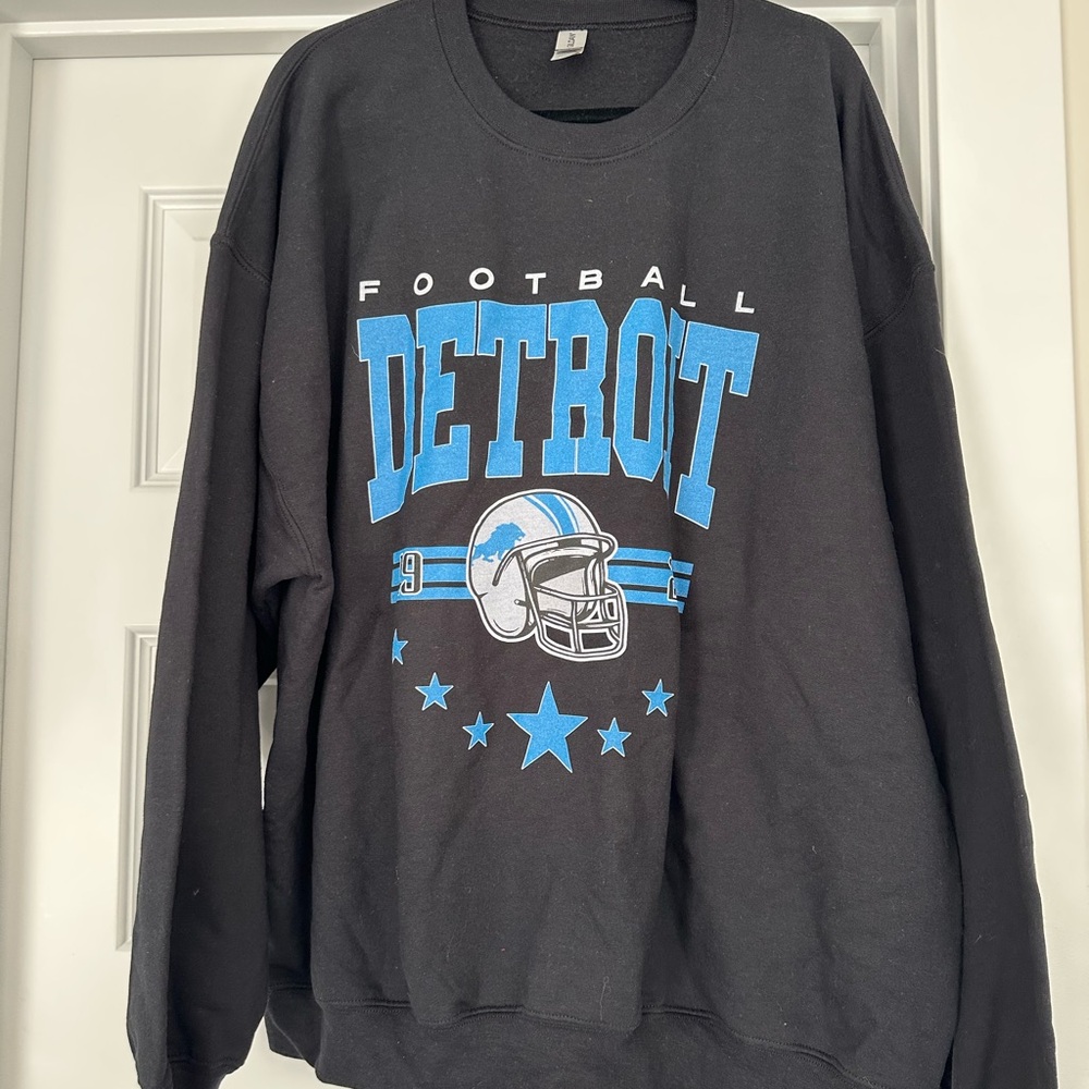 Gildan Black and Blue Detroit Football Crewneck Sweater